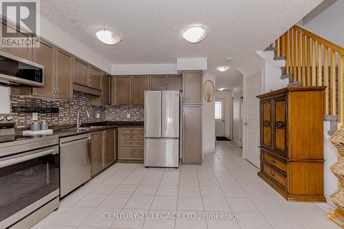 35 Oldfield Drive, Guelph, ON - Indoor Photo Showing Kitchen With Stainless Steel Kitchen