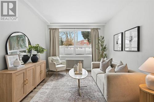 101 - 37 Mericourt Road, Hamilton, ON - Indoor Photo Showing Living Room