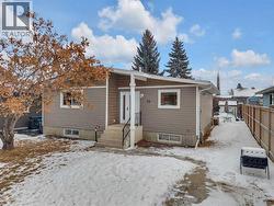 20 Woodland Crescent  Sylvan Lake, AB T4S 1L9
