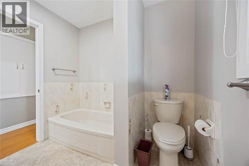 8108 Hillsboro Road, Plympton-Wyoming, ON - Indoor Photo Showing Bathroom