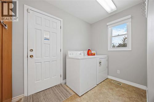 8108 Hillsboro Road, Plympton-Wyoming, ON - Indoor Photo Showing Laundry Room