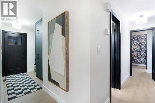 2416 Palliser Drive Sw, Calgary, AB - Indoor Photo Showing Other Room