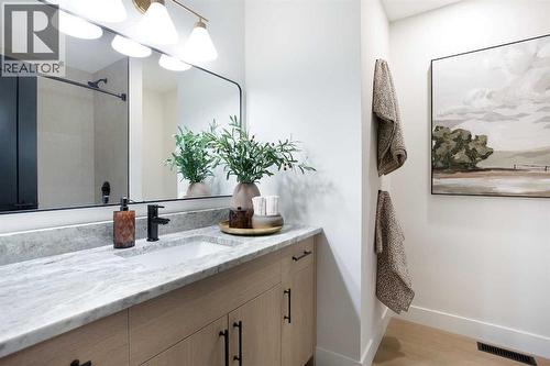 2416 Palliser Drive Sw, Calgary, AB - Indoor Photo Showing Bathroom