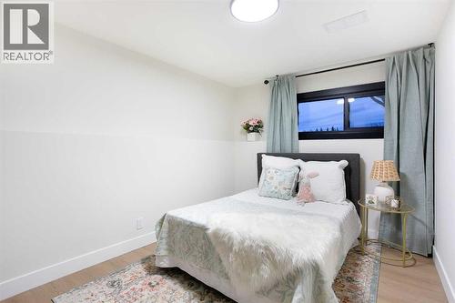 2416 Palliser Drive Sw, Calgary, AB - Indoor Photo Showing Bedroom
