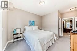 Primary bedroom with 4pc ensuite - 