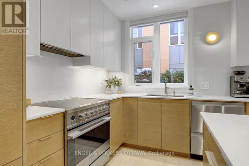Fisher Paykel double drawer dishwasher - 449 Edison Avenue, Ottawa, ON - Indoor Photo Showing Kitchen