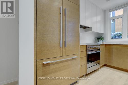 Fisher Paykel paneled fridge - 449 Edison Avenue, Ottawa, ON - Indoor Photo Showing Kitchen