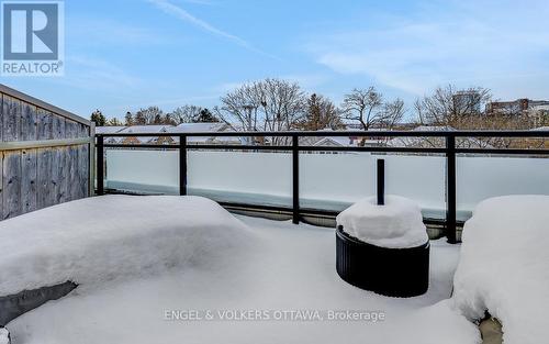 Deck off primary bedroom - 449 Edison Avenue, Ottawa, ON - Outdoor