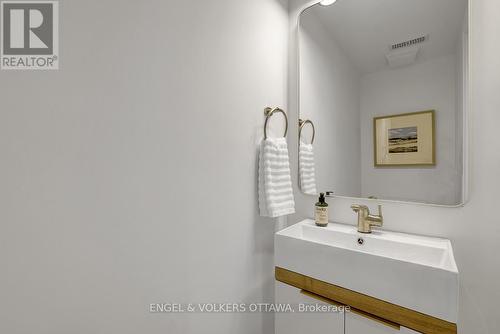 2pc. powder room - 449 Edison Avenue, Ottawa, ON - Indoor Photo Showing Bathroom