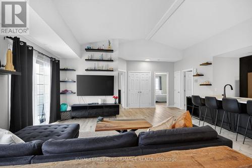 C - 100 Artesa Private, Ottawa, ON - Indoor Photo Showing Living Room