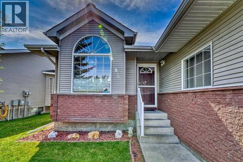 7 Scotia Landing NW  Calgary, AB T3L 3K2