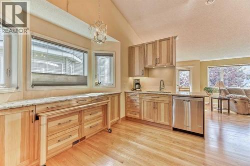 7 Scotia Landing Nw, Calgary, AB - Indoor Photo Showing Kitchen