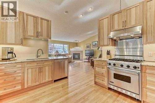 7 Scotia Landing Nw, Calgary, AB - Indoor Photo Showing Kitchen