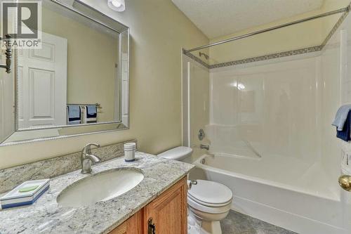7 Scotia Landing Nw, Calgary, AB - Indoor Photo Showing Bathroom