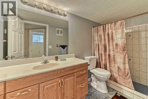7 Scotia Landing Nw, Calgary, AB - Indoor Photo Showing Bathroom