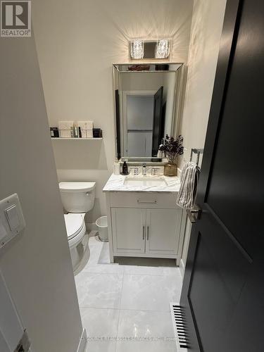 33 Hazelbury Drive, King, ON - Indoor Photo Showing Bathroom