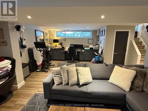 33 Hazelbury Drive, King, ON - Indoor