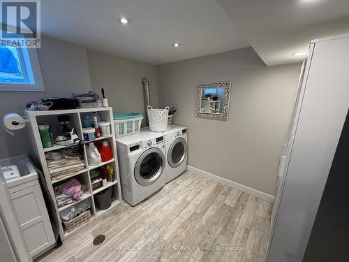 33 Hazelbury Drive, King, ON - Indoor Photo Showing Laundry Room
