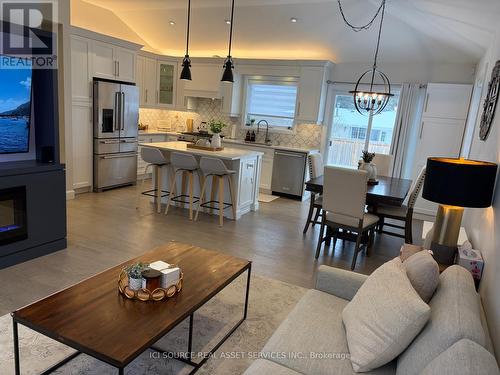 33 Hazelbury Drive, King, ON - Indoor