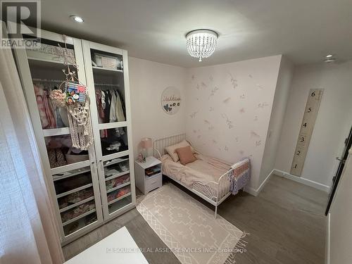 33 Hazelbury Drive, King, ON - Indoor Photo Showing Bedroom