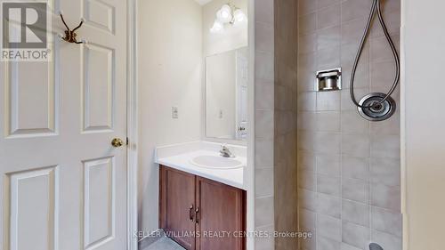 100 Timpson Drive, Aurora, ON - Indoor Photo Showing Bathroom
