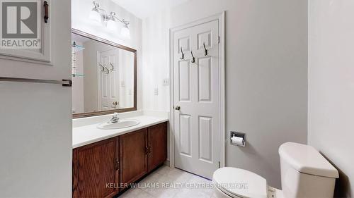 100 Timpson Drive, Aurora, ON - Indoor Photo Showing Bathroom
