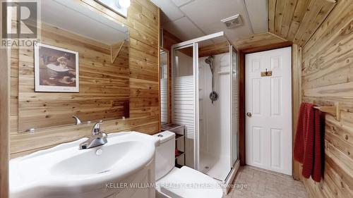 100 Timpson Drive, Aurora, ON - Indoor Photo Showing Bathroom