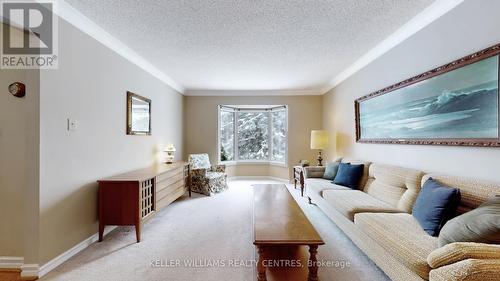 100 Timpson Drive, Aurora, ON - Indoor Photo Showing Living Room