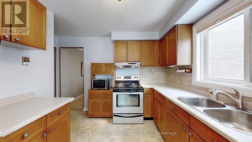 100 Timpson Drive, Aurora, ON - Indoor Photo Showing Kitchen With Double Sink