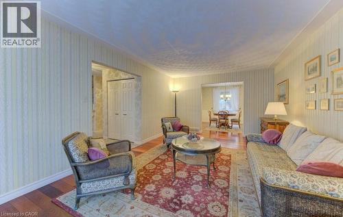 32 Brookview Court, Kitchener, ON - Indoor Photo Showing Living Room
