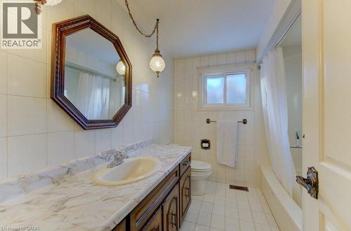 32 Brookview Court, Kitchener, ON - Indoor Photo Showing Bathroom