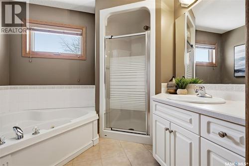 2906 St James Crescent, Regina, SK - Indoor Photo Showing Bathroom