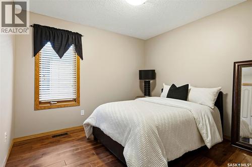 2906 St James Crescent, Regina, SK - Indoor Photo Showing Bedroom