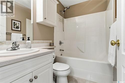 2906 St James Crescent, Regina, SK - Indoor Photo Showing Bathroom