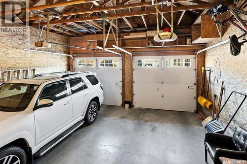 2906 St James Crescent, Regina, SK - Indoor Photo Showing Garage