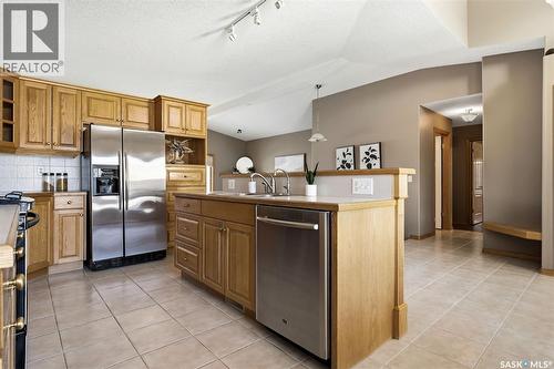 2906 St James Crescent, Regina, SK - Indoor Photo Showing Kitchen