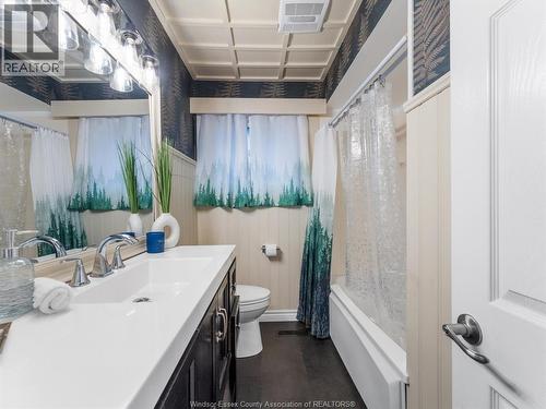 3438 Manning, Tecumseh, ON - Indoor Photo Showing Bathroom