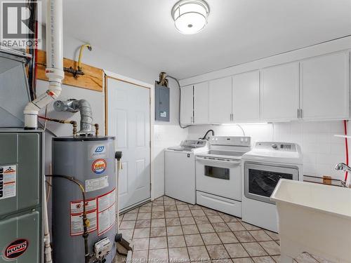 3438 Manning, Tecumseh, ON - Indoor Photo Showing Kitchen