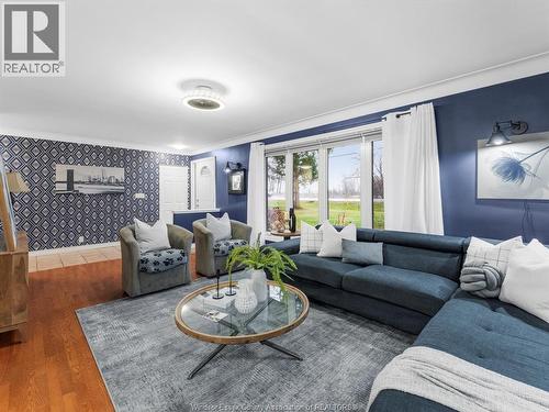 3438 Manning, Tecumseh, ON - Indoor Photo Showing Living Room