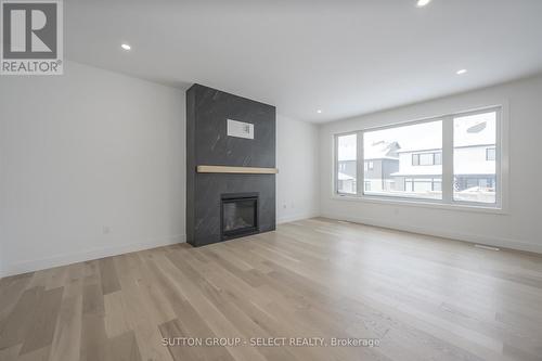1898 Fountain Grass Drive, London South (South B), ON - Indoor Photo Showing Living Room With Fireplace