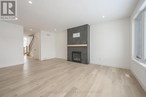 1898 Fountain Grass Drive, London South (South B), ON - Indoor Photo Showing Living Room With Fireplace