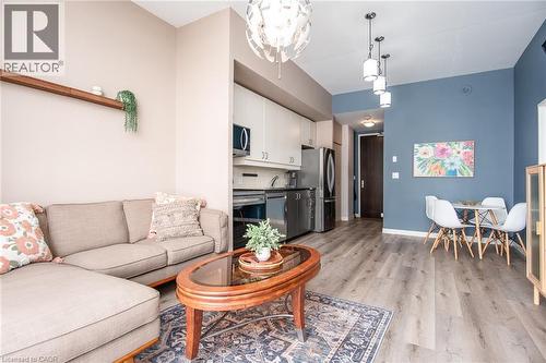 191 King Street S Unit# 702, Waterloo, ON - Indoor Photo Showing Living Room