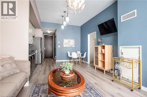 191 King Street S Unit# 702, Waterloo, ON - Indoor Photo Showing Living Room