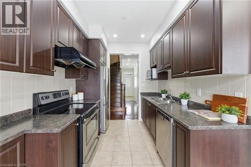 35 Losino Street, Caledon, ON - Indoor Photo Showing Kitchen With Upgraded Kitchen