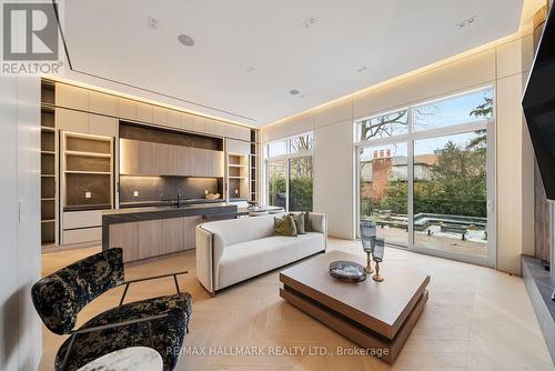 167 Parkhurst Boulevard, Toronto, ON - Indoor Photo Showing Living Room
