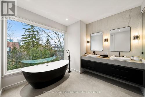 167 Parkhurst Boulevard, Toronto, ON - Indoor Photo Showing Bathroom