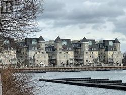 372 - 32 STADIUM ROAD  Toronto, ON M5V 3P4