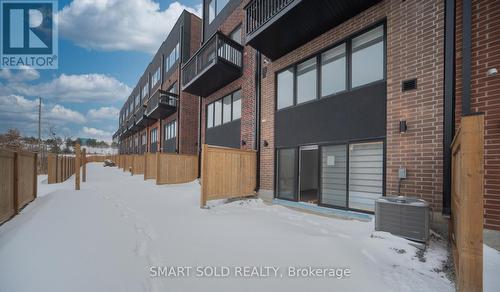 22 Chestnut Court, Aurora, ON - Outdoor