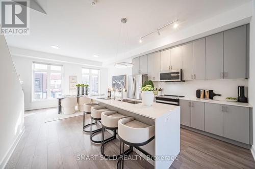 22 Chestnut Court, Aurora, ON - Indoor Photo Showing Other Room