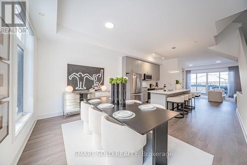 22 Chestnut Court, Aurora, ON - Indoor Photo Showing Dining Room